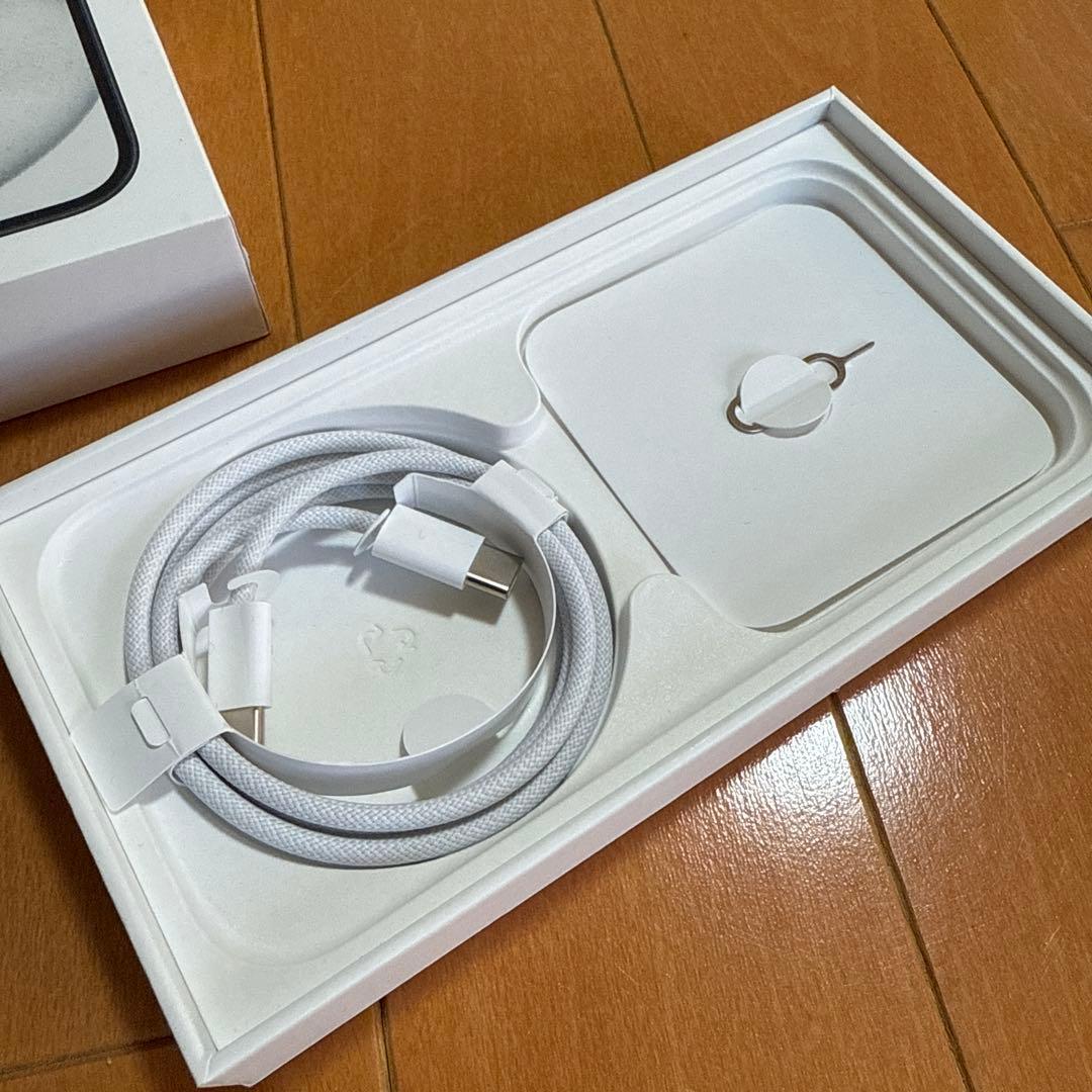 Apple iPhone 15 ブラック 本体 256GB