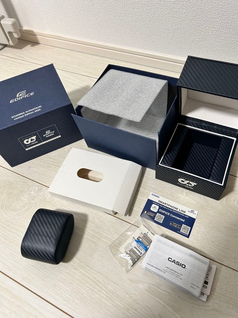 EDIFICE EQB-1100AT-2AJR アルファタウリ　F1 時計