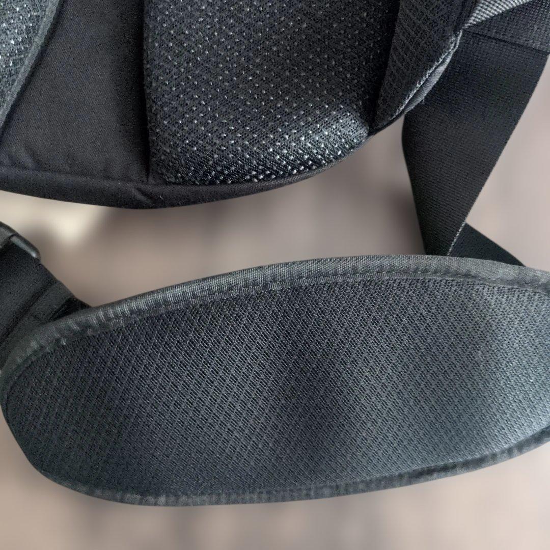 新型　ハグー Hugoo ヒップシート 抱っこ紐 　ブラック×ベージュ