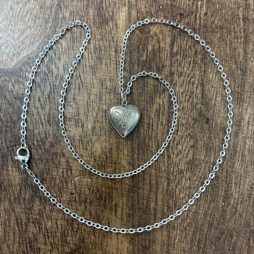 スウィートハートジュエリー ローズ 薔薇 シルバーヴィンテージネックレスNAVY