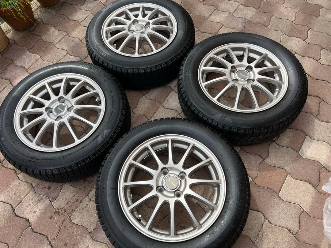 175/65R15スタッドレス4本ホイールセット ブリヂストン　フィット