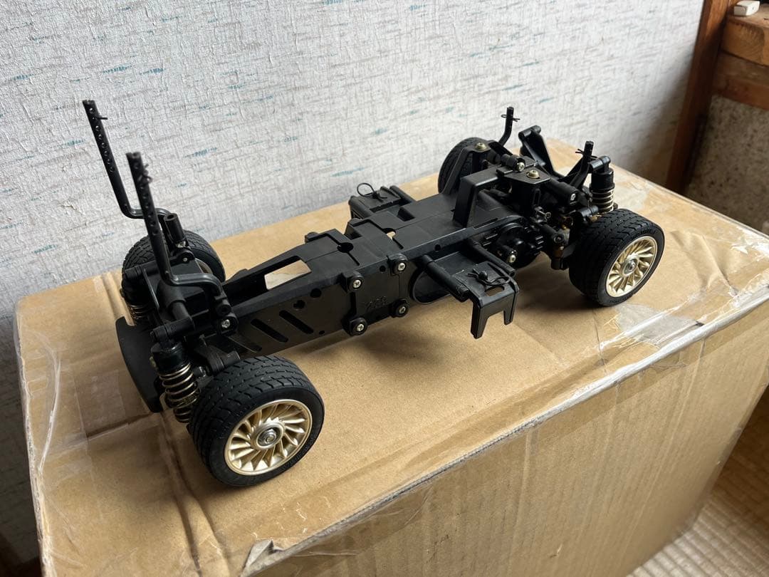 トヨタ bB 初代タイプ1/10スケール ラジコンカー シルバーボディ、シャーシ