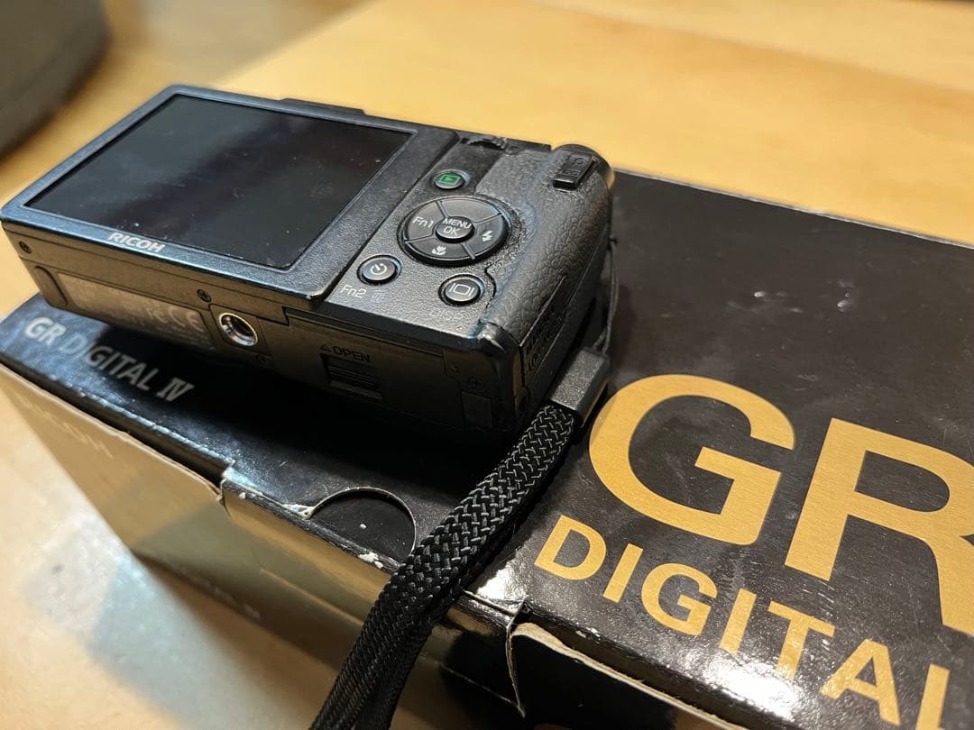RICOH GR DIGITAL IV 本体と付属品