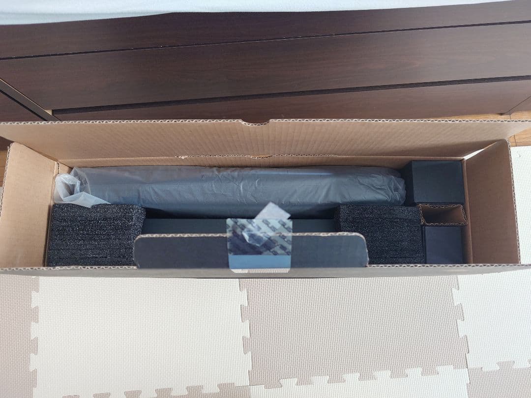 ASUS ROG STRIX XG17AHP 三脚付きモデル