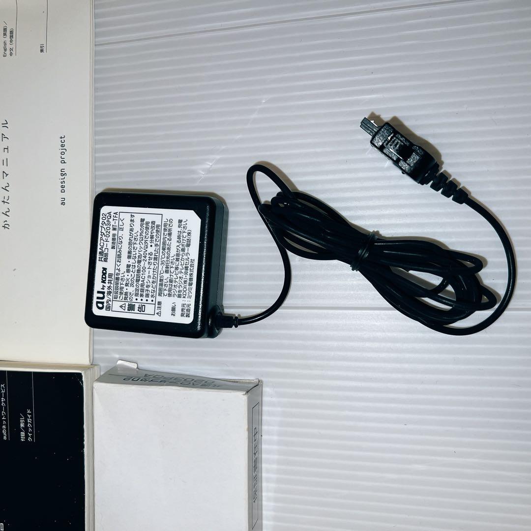 au INFOBAR 2 本体 WARM GRAY