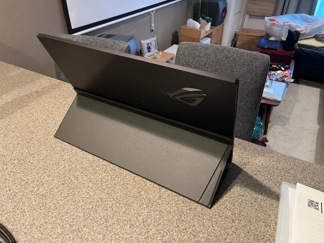 ASUS ROG STRIX XG17AHPE ポータブルゲーミングモニター