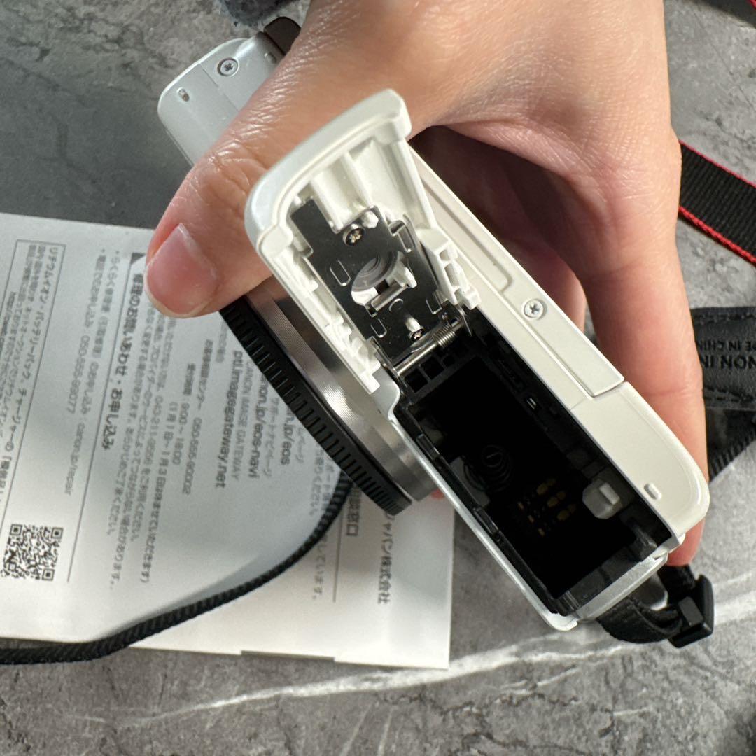 Canon キャノン EOS M100 ホワイト 箱無し　美品