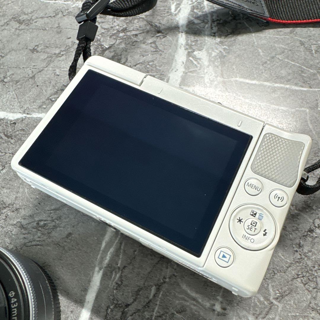 Canon キャノン EOS M100 ホワイト 箱無し　美品