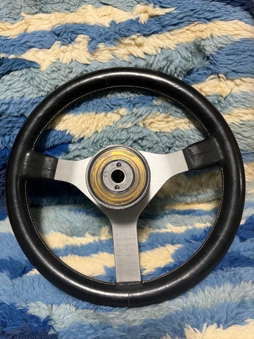 MOMO ステアリング　ボスなし