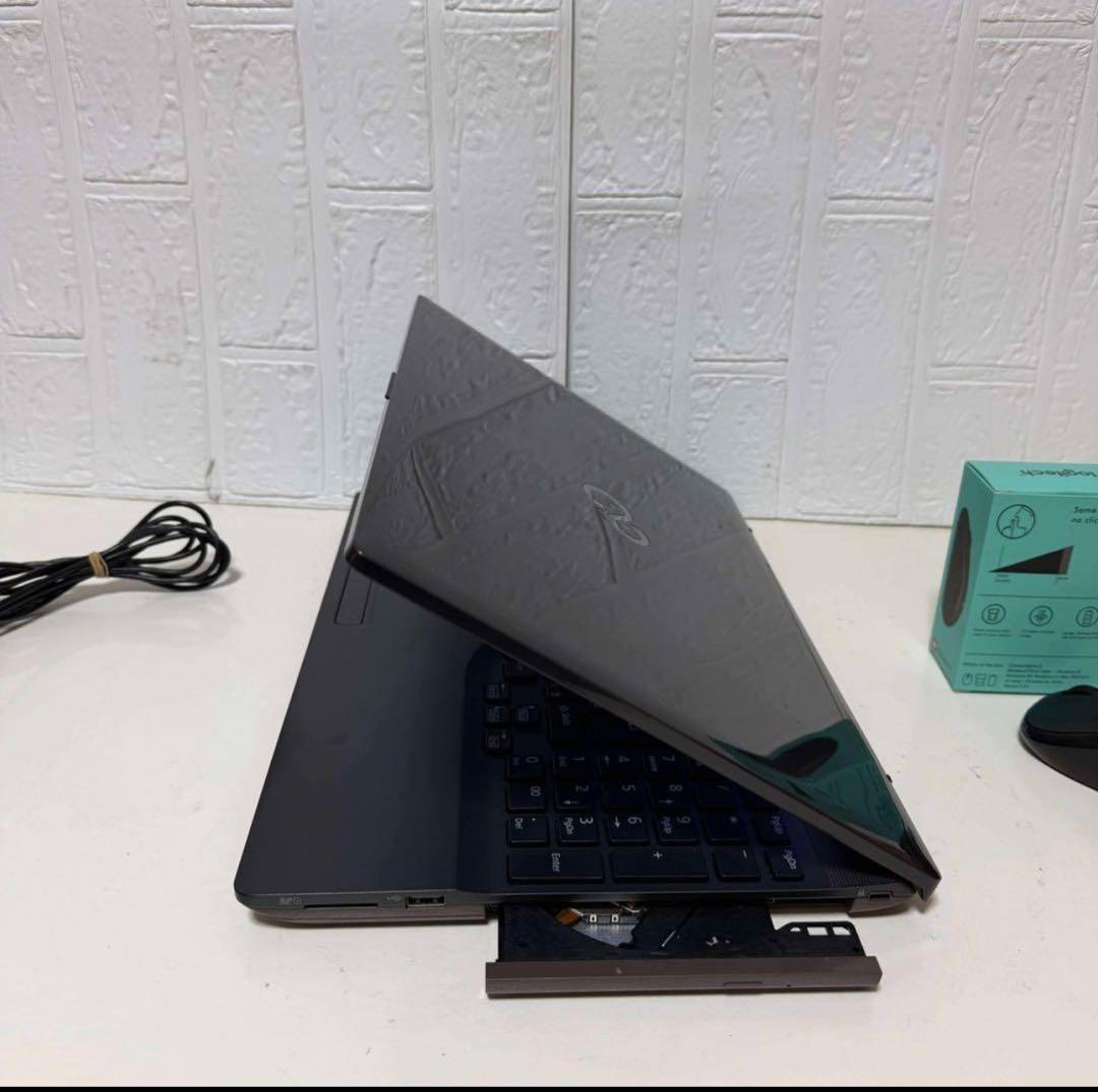 Windows11 オフィス付きSSDサクサク起動メモリ8GB 富士通ノートPC