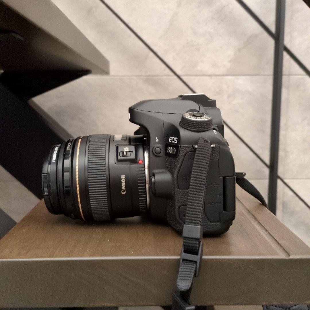 Canon EOS 80D デジタル一眼レフカメラ　85mm f1.8付き