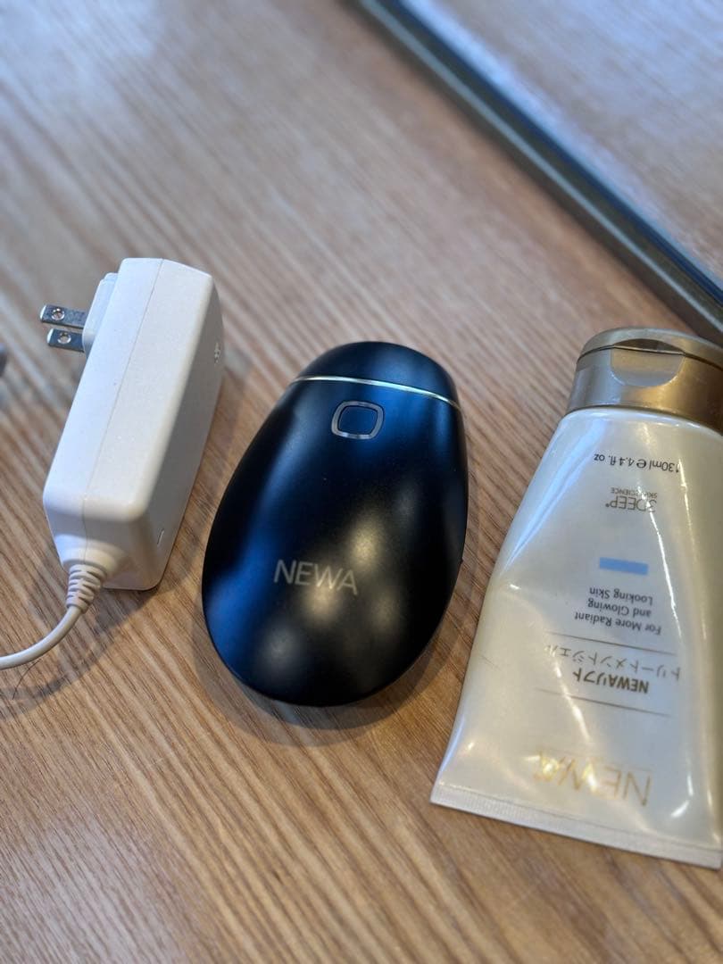 NEWA 美顔器 充電器付き 黒
