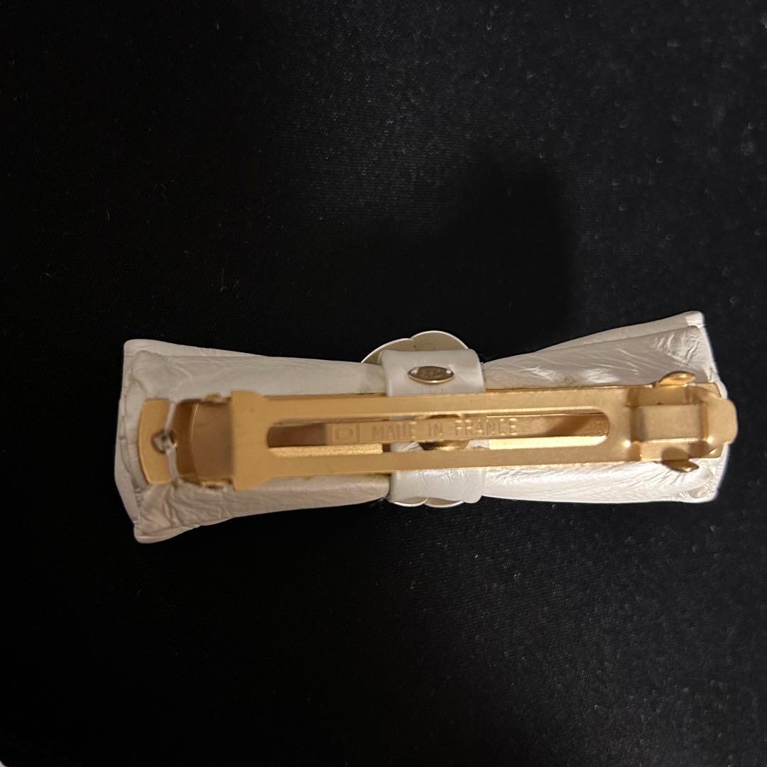 CHANEL カメリア　バレッタ　ホワイト