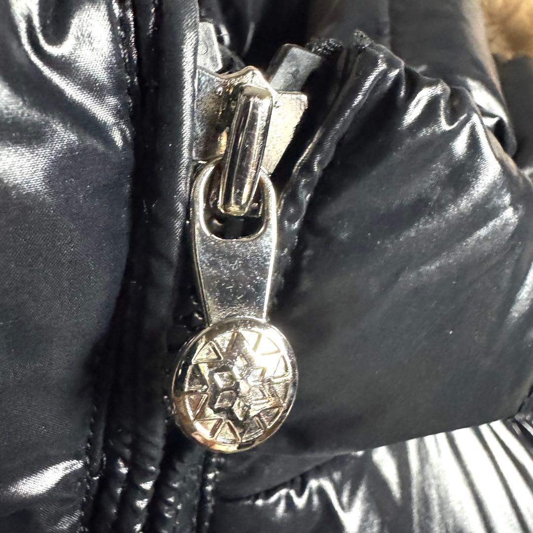 3544【2WAY・ファー付・40】ピレネックス ワッペンロゴ ダウンジャケット