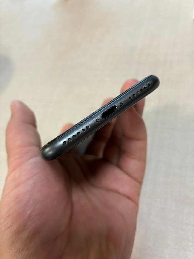 美品 iPhone 8 ブラック本体 バッテリー77% 64GB