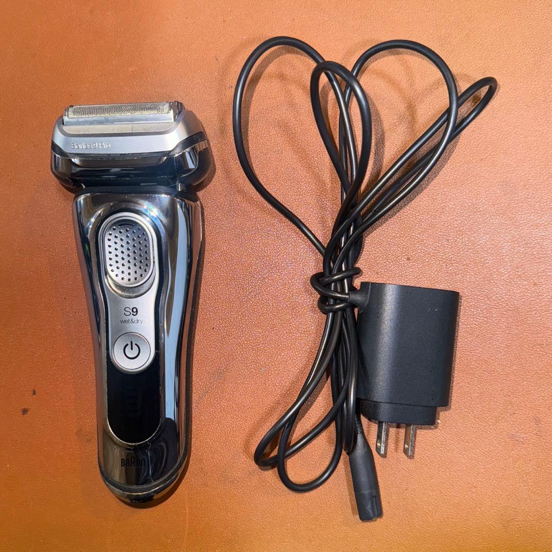 ブラウン　メンズ電気シェーバー　4枚刃　シリーズ9 C-01 ✨