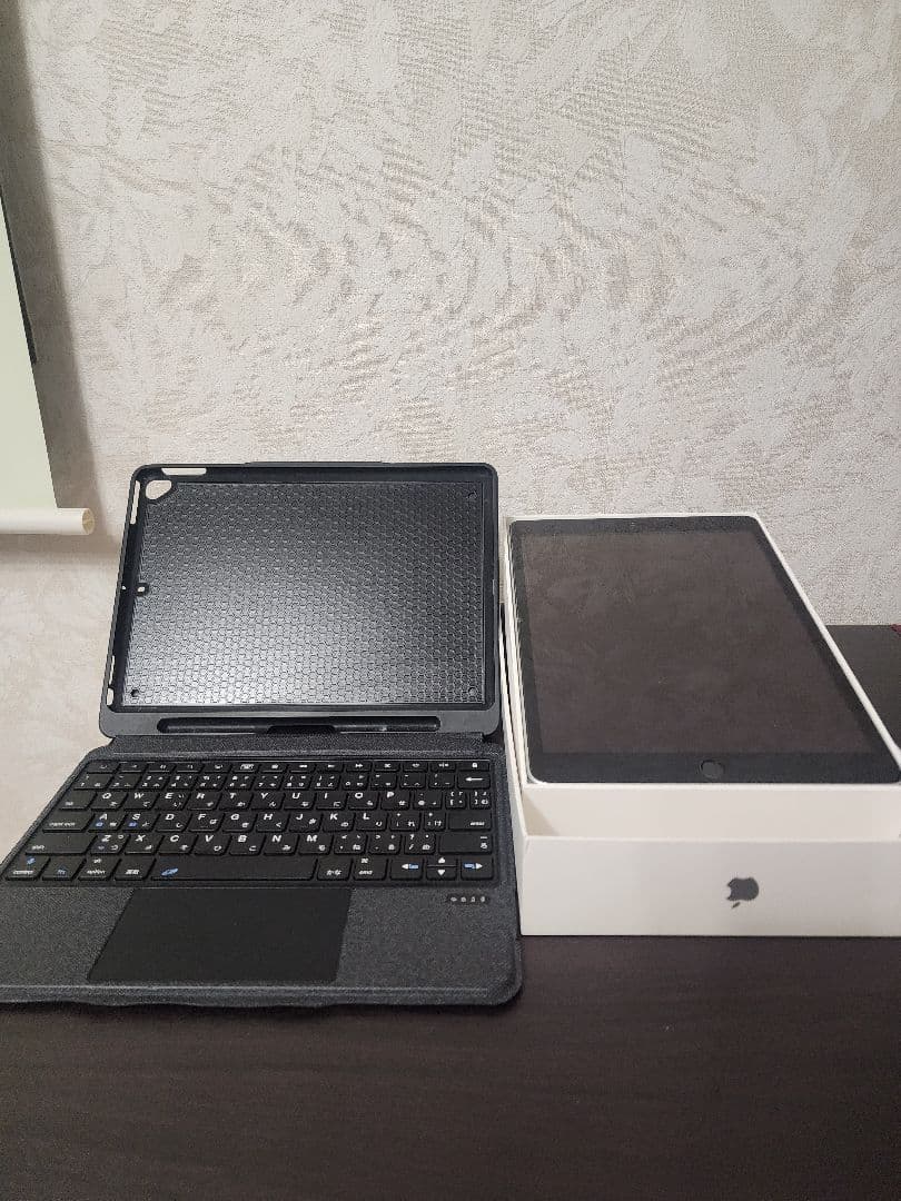 iPad（第9世代）本体 シルバー Wi-Fiモデル 64GB　セット　おまけ