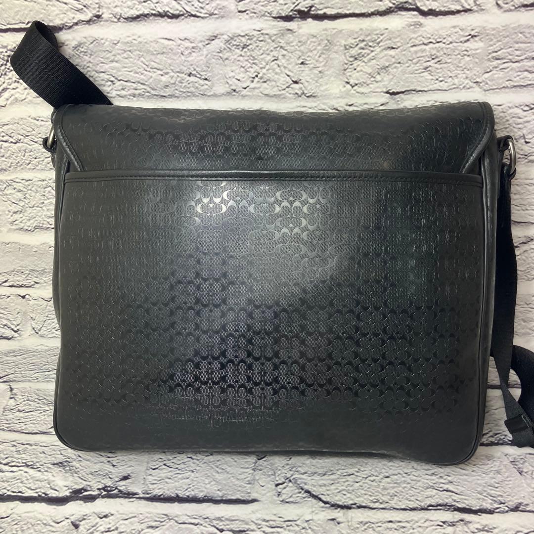 美品 コーチ ヘリテージ シグネチャー メッセンジャーバッグ ブラック A4可