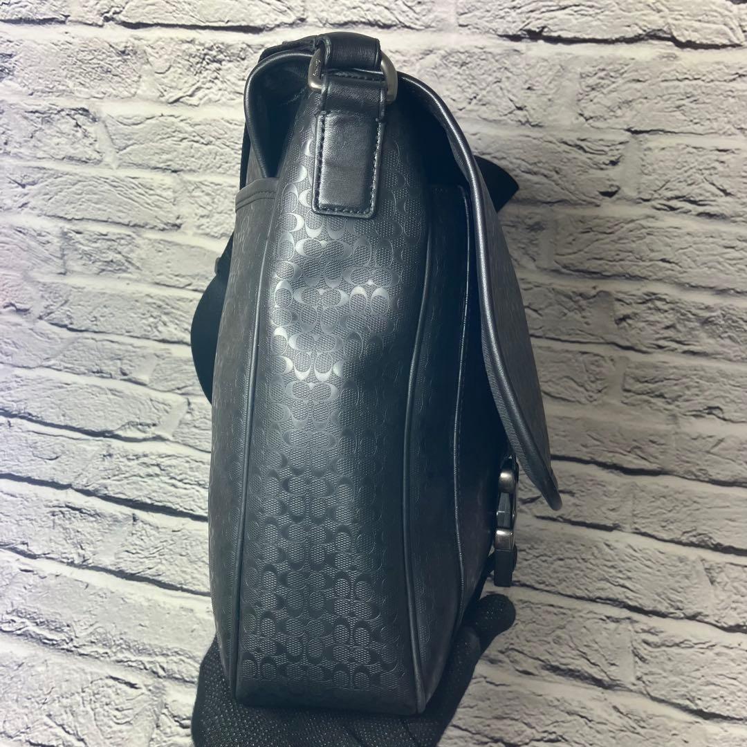 美品 コーチ ヘリテージ シグネチャー メッセンジャーバッグ ブラック A4可