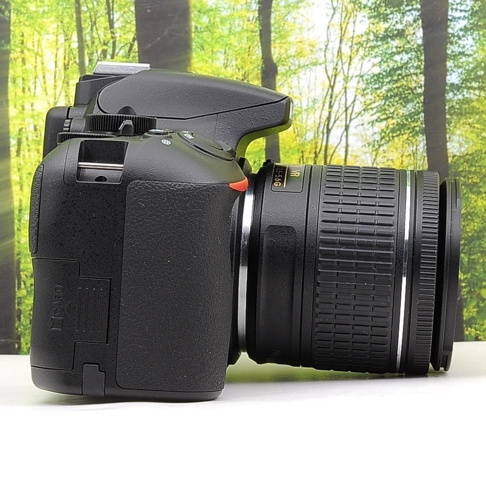 ショット数3022枚！最新機種！Bluetooth搭載☆ニコン D3500