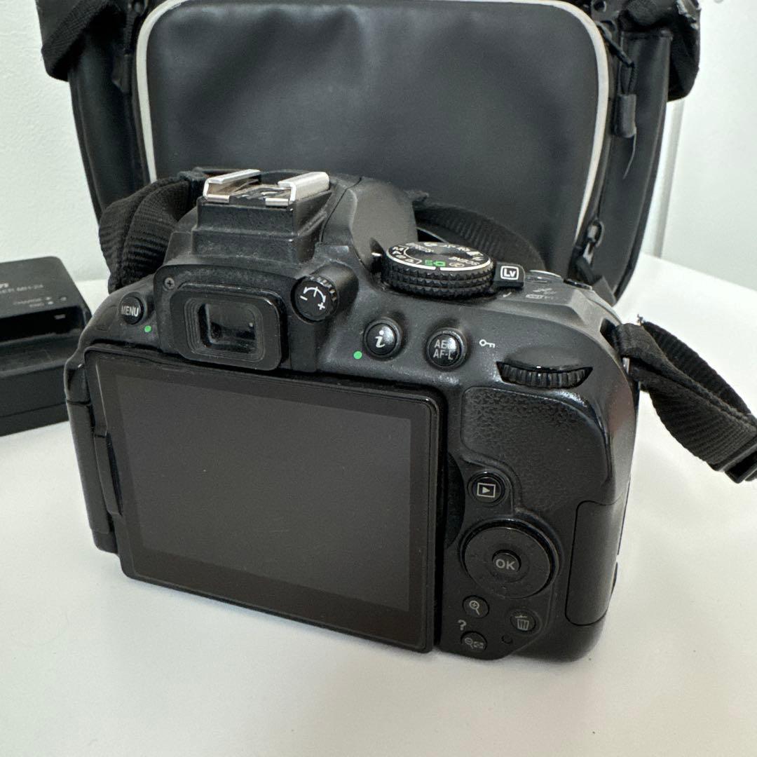 Nikon D5300 デジタル一眼レフ 単焦点レンズ付き 35mm