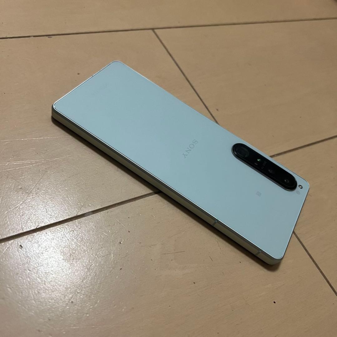 美品　Xperia 1 Ⅳ ホワイト au版　sog06 おサイフケータイ
