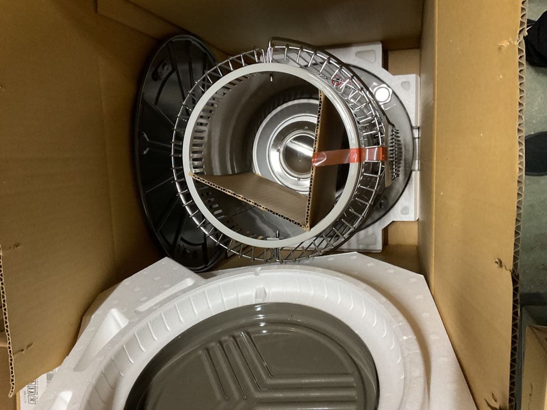 ラスト　新品　TOYOTOMI 石油ストーブ　KS-67E ホワイト　日本製品