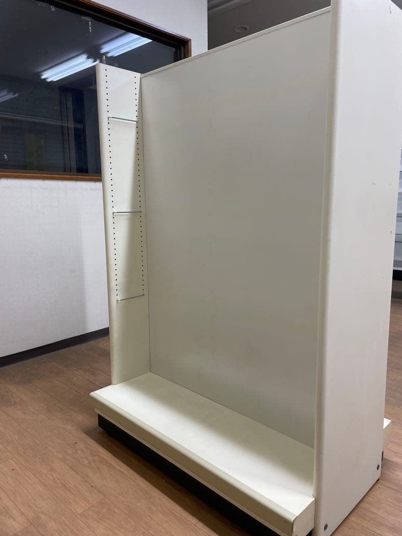 両面棚　物品棚　陳列棚　ショーケース　薬局　白　木製什器　コンビニ　キャビネット