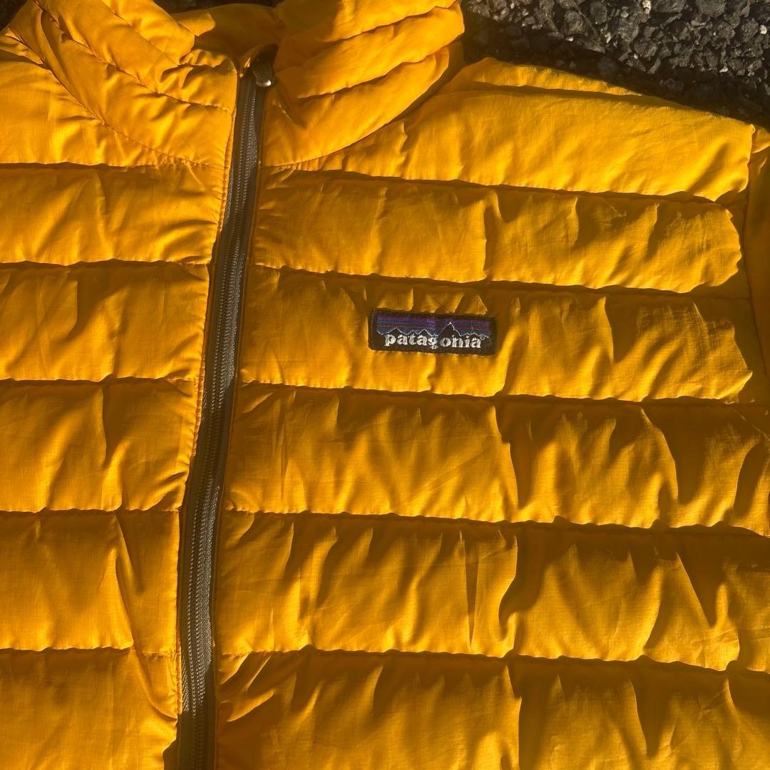 patagonia イエロー ダウンジャケット