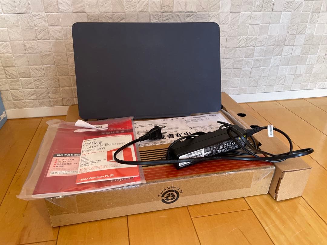 Windowsタブレット Arrows tab RH77 富士通