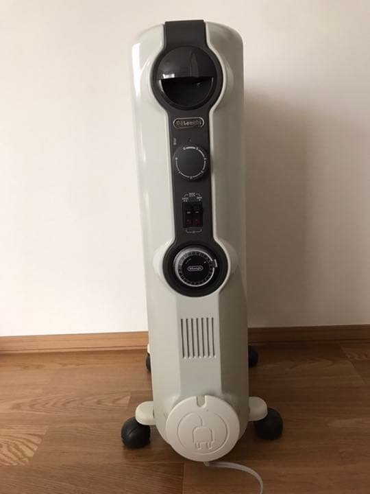 デロンギ  オイルヒーター HJ0812