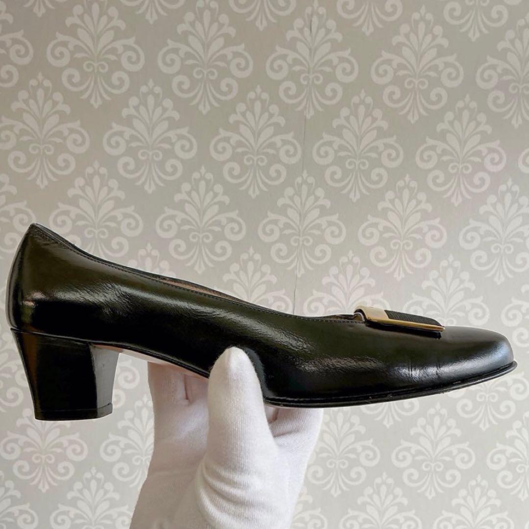 Salvatore Ferragmo パンプス 太ヒールイタリア製 ロゴプレート