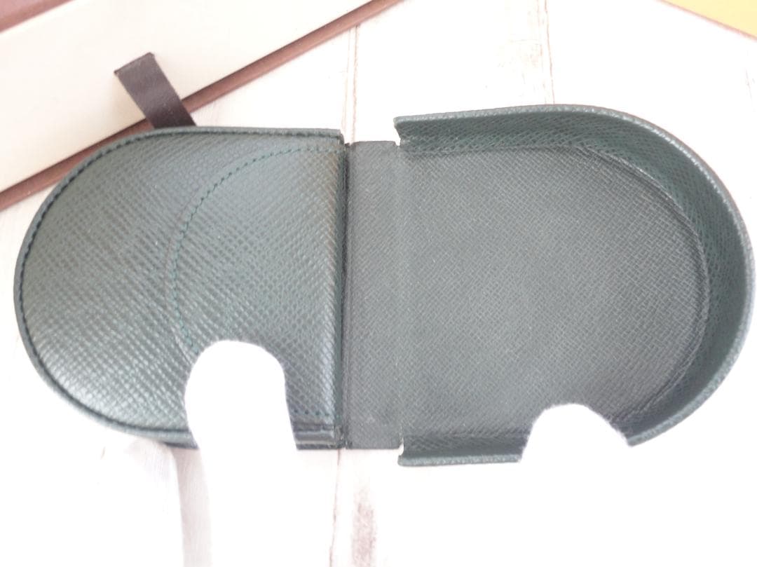 超美品☆ヴィトン【タイガ】ケース【ポルトモネ・キュベット】オシャレ☆B11