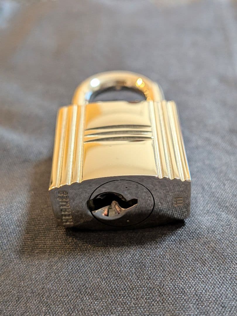 【未使用品】HERMES 南京錠 鍵2本付き　（鍵番号111）