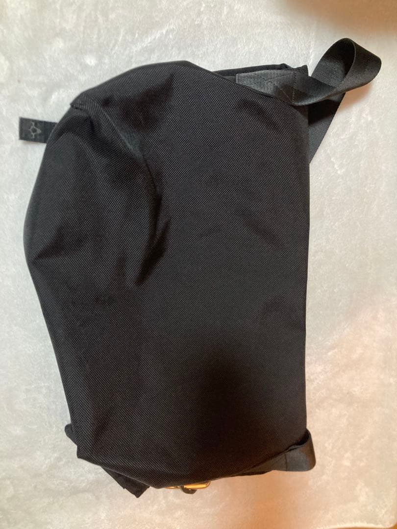 BACKBONE ブラック メッセンジャーバッグ