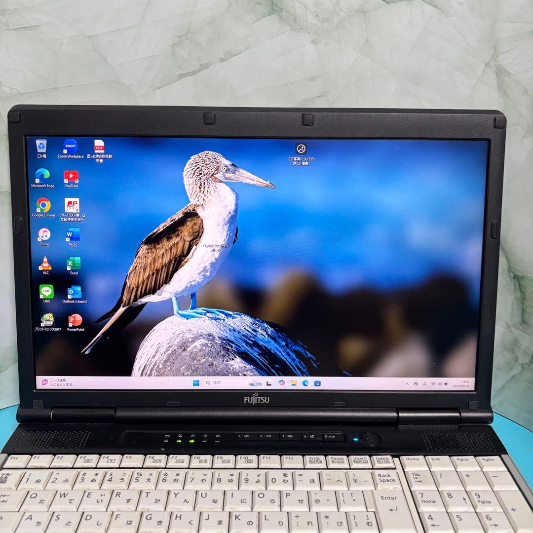 高性能Core i7★MO2021付富士通★メモリ8GB★爆速SSD★ノートPC