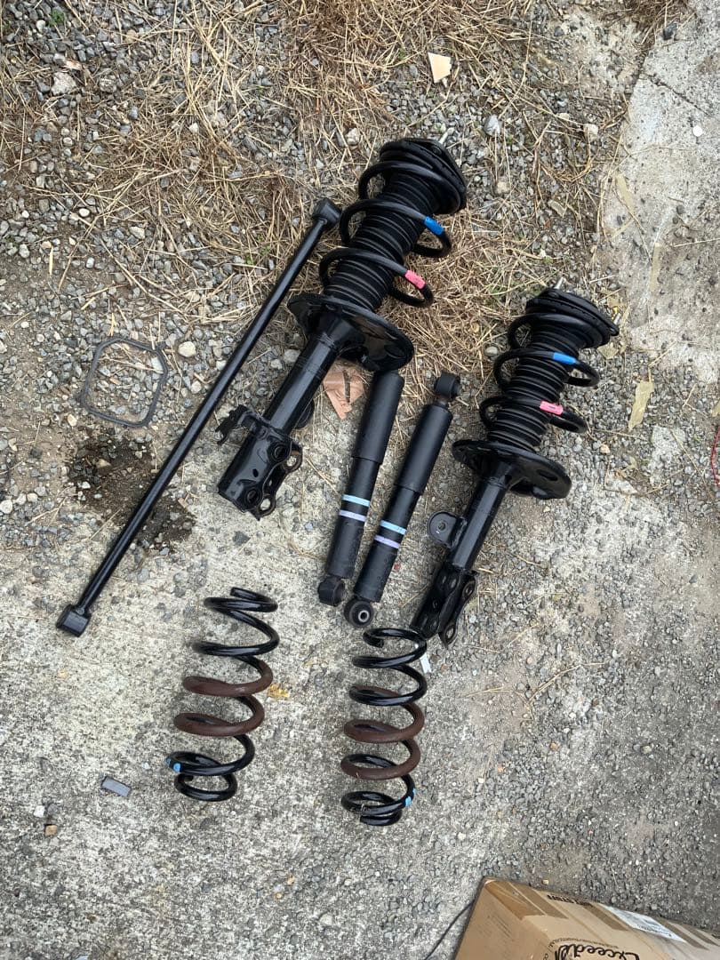 TOYOTAハリアー60系サスペンションキット　 6 A 21 TOKICO