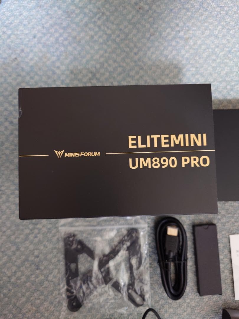 Minisforum UM890 Pro（Ryzen 9 8945HS 搭載）