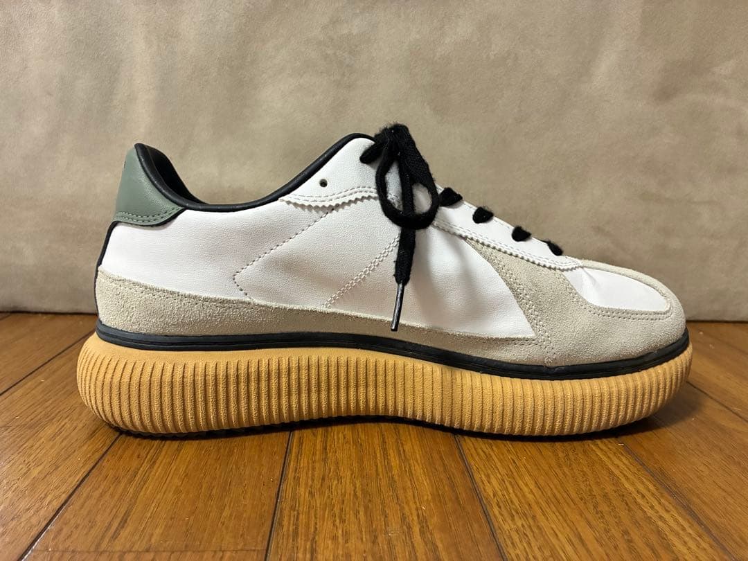 オニツカタイガー　デレシティ　28