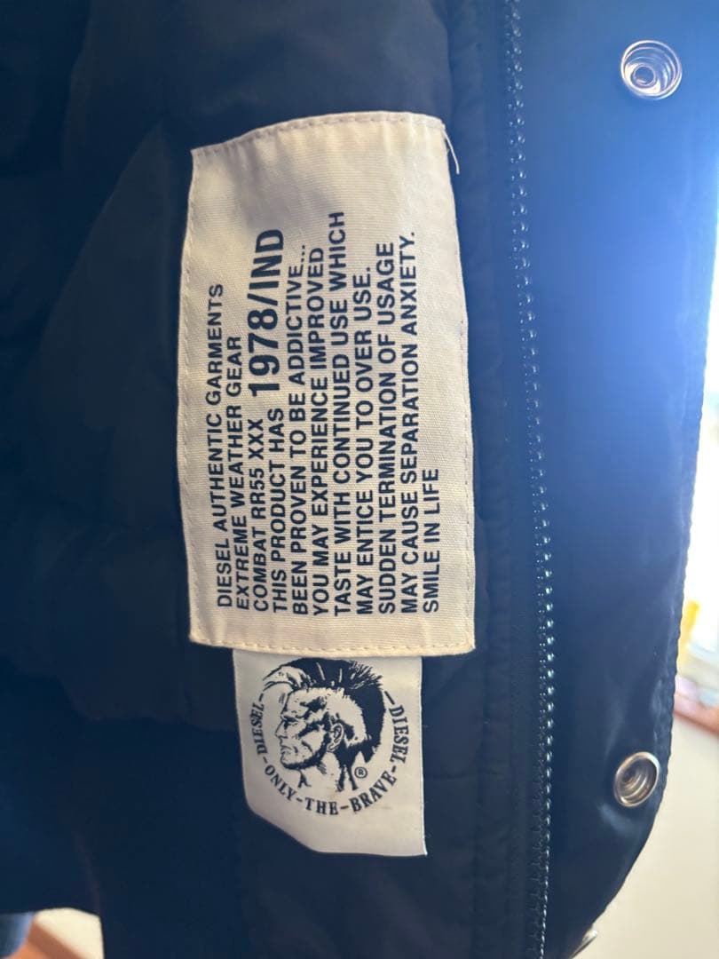 DIESEL ブラックダウンジャケット フード付き