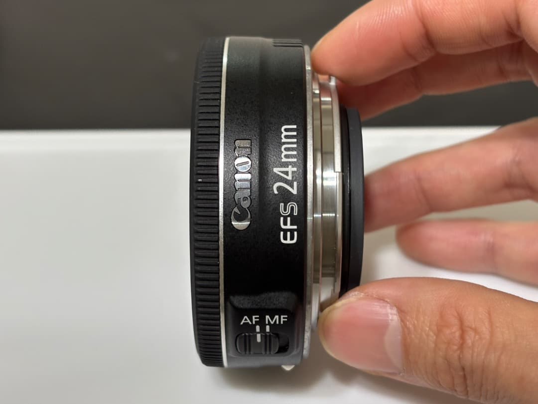Canon EF-S 24mm F2.8 STM パンケーキレンズ