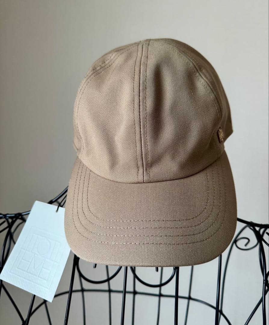 新品❣️【Toteme 】トーテム ロゴプレートキャップ