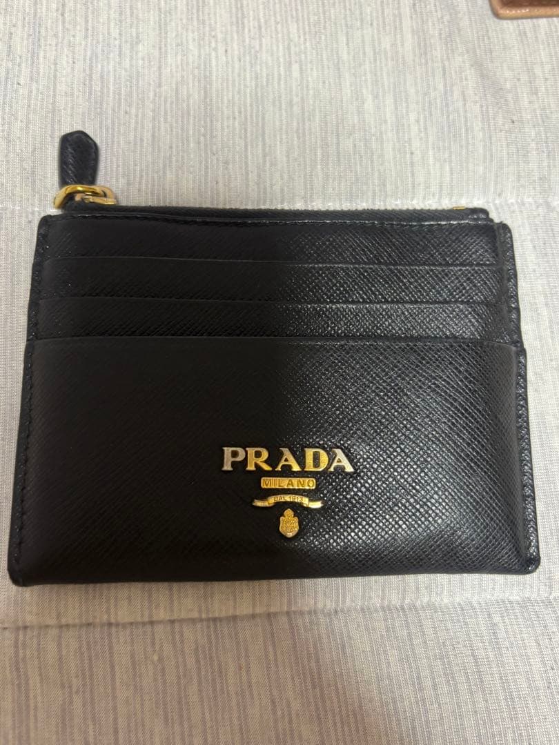 プラダ　名刺入れ　カードケース　ミニ財布　ブラック
