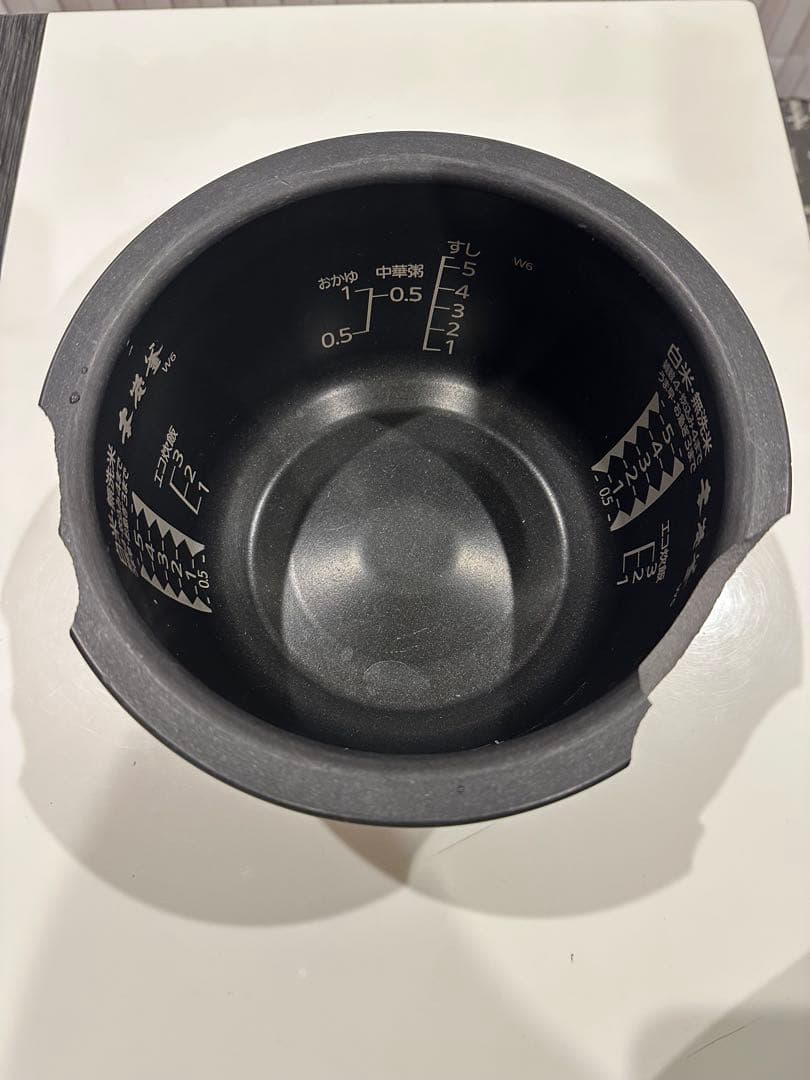 炊飯器 本炭釜　釜に割れ有り