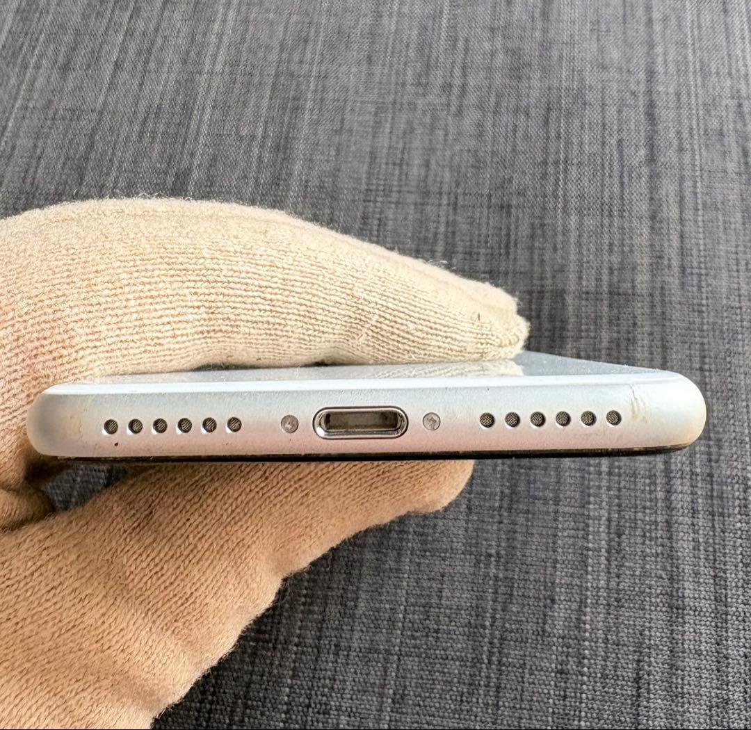 Apple iPhone SE (第2世代) ホワイト 本体　SIM フリー