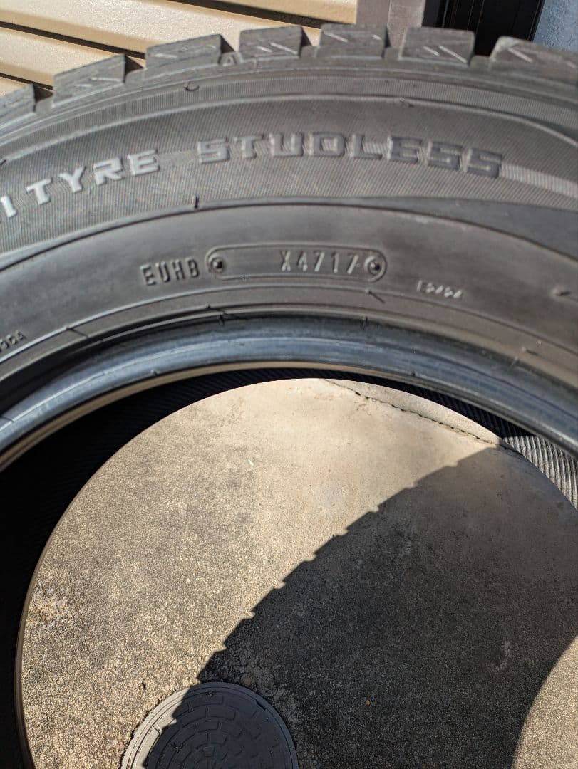 ダンロップ　スタッドレスタイヤ 215/65R16　4本セット