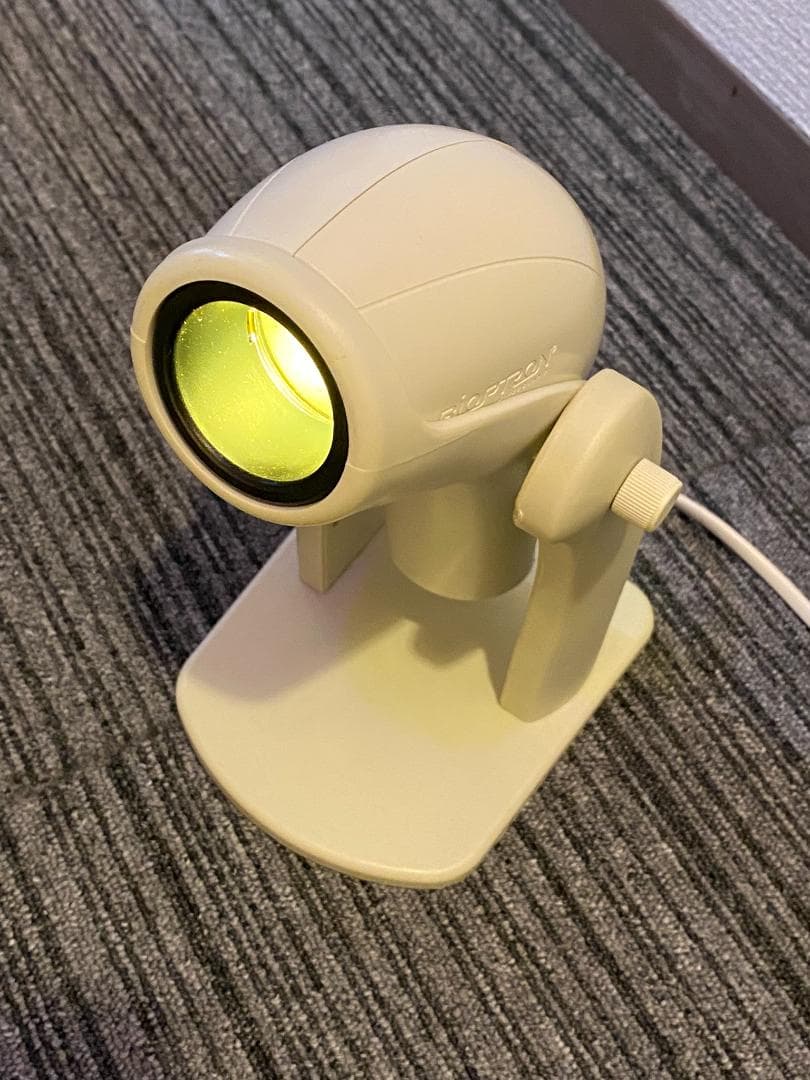 明子。バイオプトロン コンパクト 美顔器 台付き