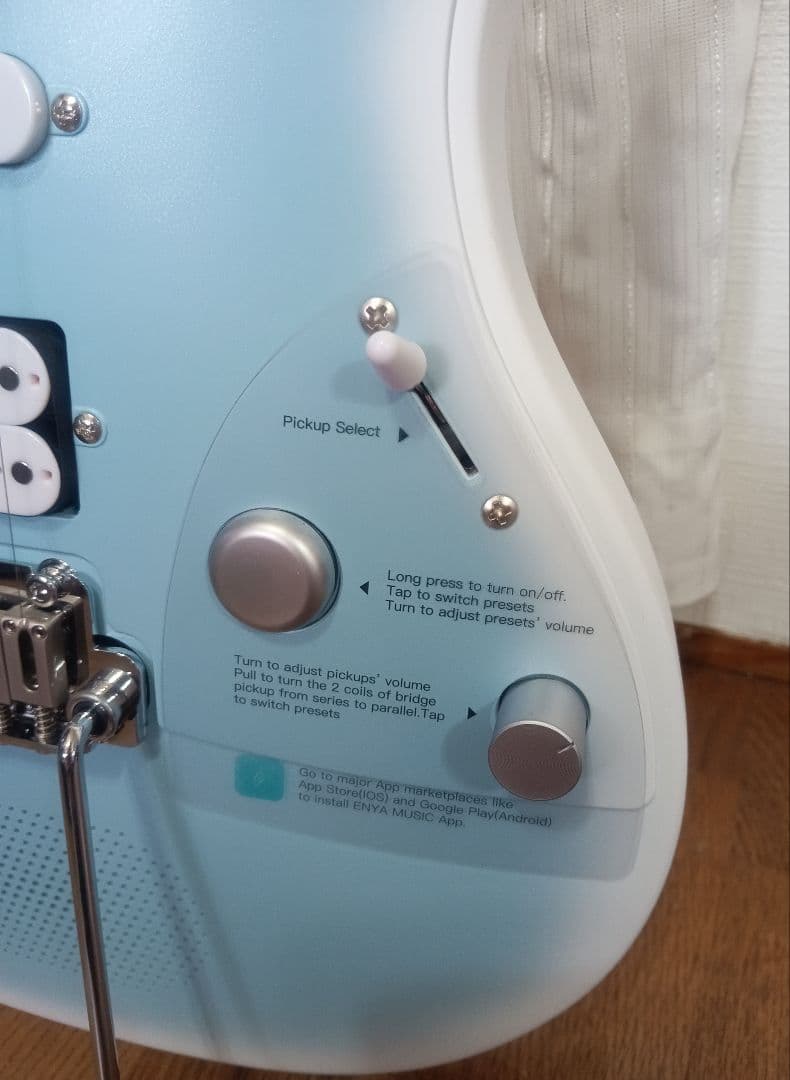 【新品ほぼ未使用　enyaインスパイヤ ブルースマートエレキギター】