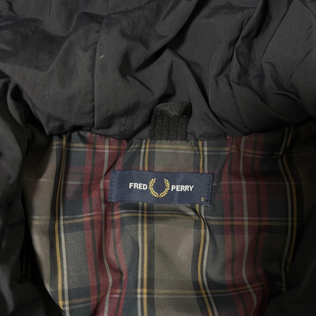 フレッドペリー　中綿ブルゾンパーカー　ブラック　j2570
