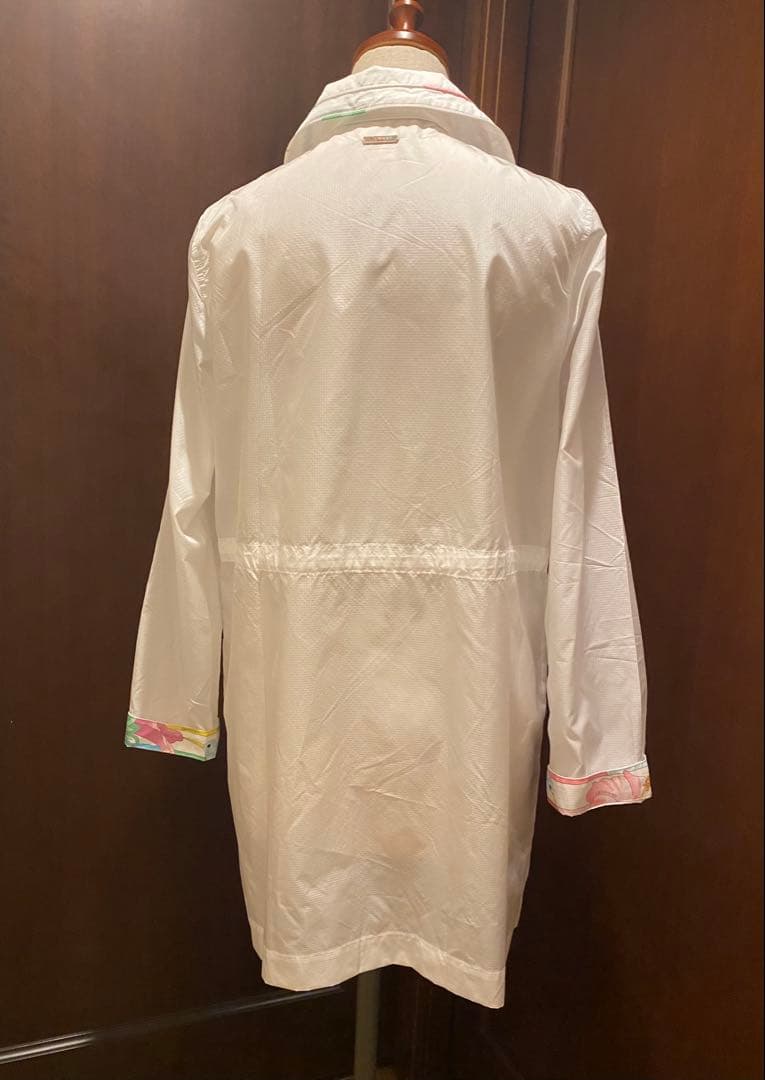 【レオナール 】 ☆新品未使用タグ付き、レインコート